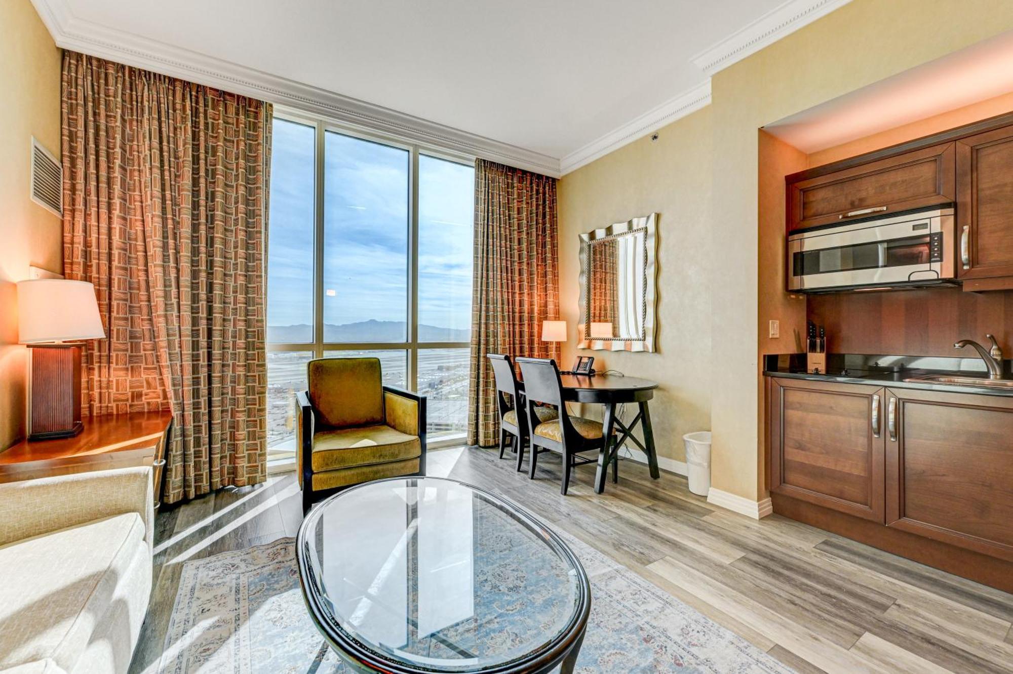 Penthouse Mgm Signature Vegas No Fees, 1 Vehicle Free Valet Apartahotel *