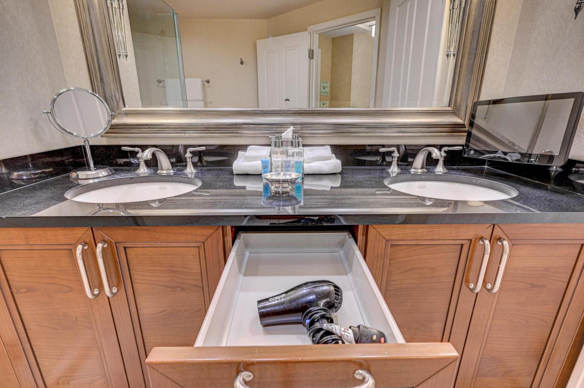 Penthouse Mgm Signature Vegas No Fees, 1 Vehicle Free Valet Apartahotel